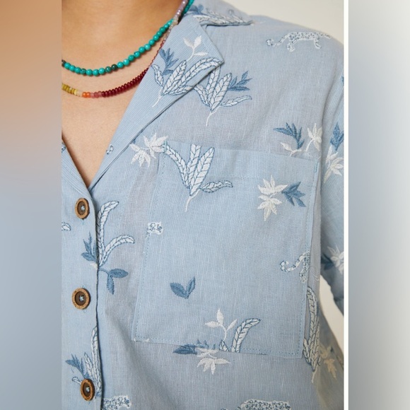 Anthropologie Maeve Embroidered Surf Buttondown Blue Medium Cheetah - Picture 2 of 8